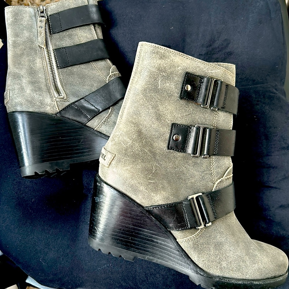 Genuine SOREL Wedge Boots in 7.5